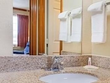 Days Inn By Wyndham Auburn Εξωτερικό φωτογραφία