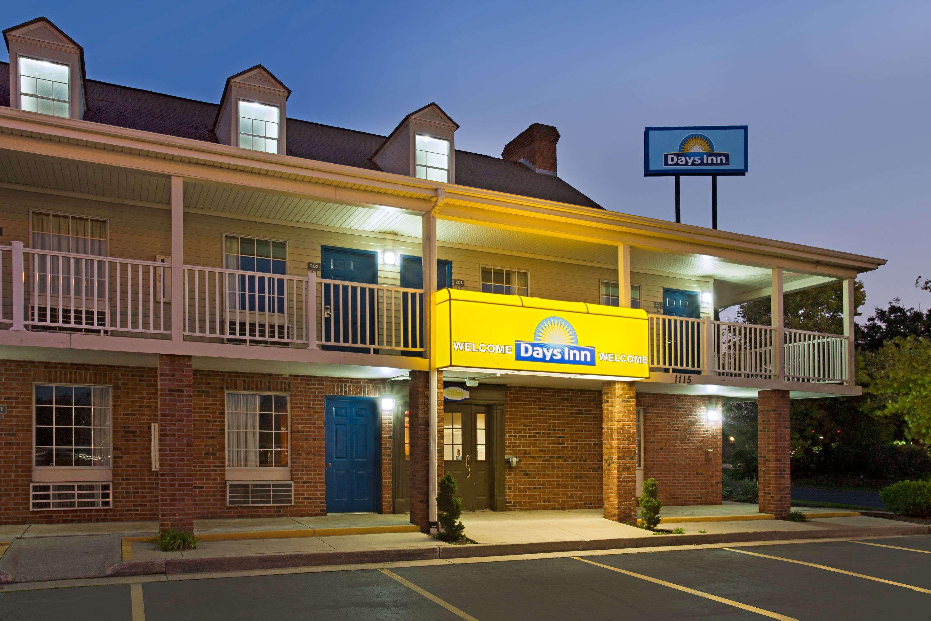 Days Inn By Wyndham Auburn Εξωτερικό φωτογραφία