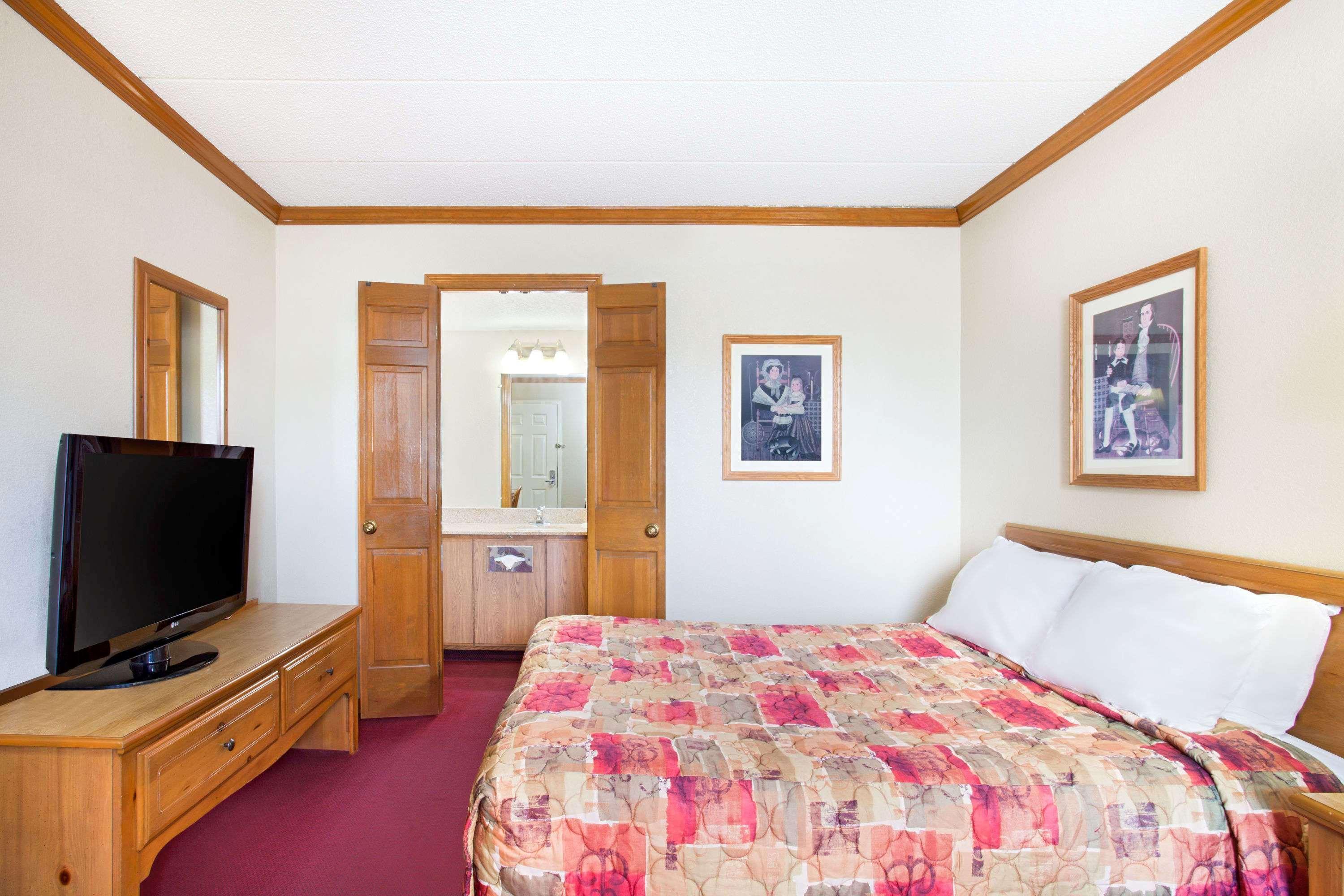 Days Inn By Wyndham Auburn Εξωτερικό φωτογραφία